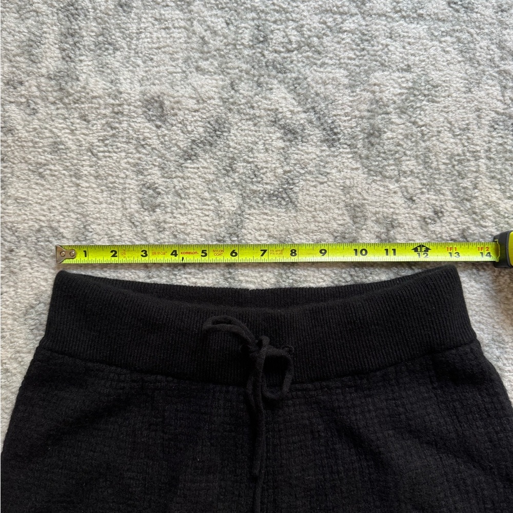 ALO Cashmere High-Waist Plush Waffle Short - Picture 3 of 7